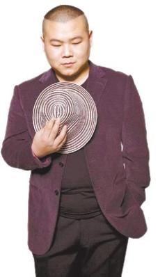 岳云鹏父亲去世后仍登台演出 郭德纲:戏比天大-中新网